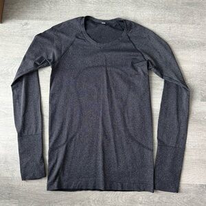 Lululemon black & sliver swiftly tech long sleeve shirt